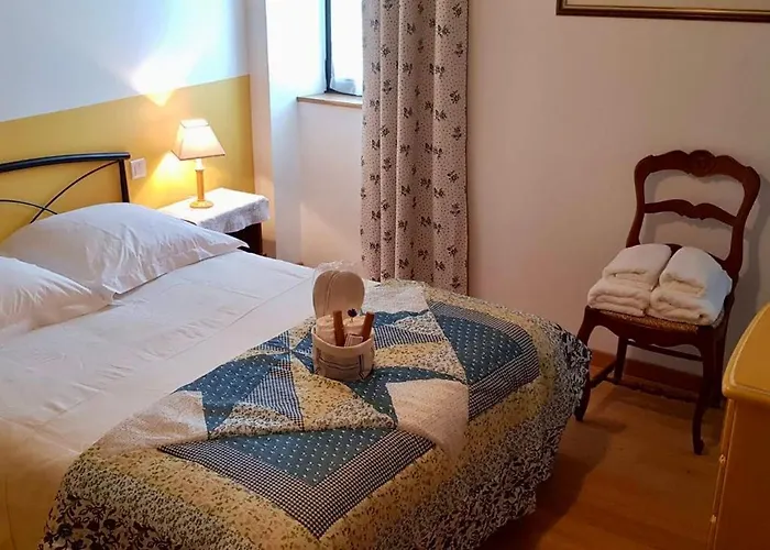 Ferienhaus Maison De Ferme Renovee & Lumineuse - Renovated, Bright & Quiet Stone 20 Min From Rodez