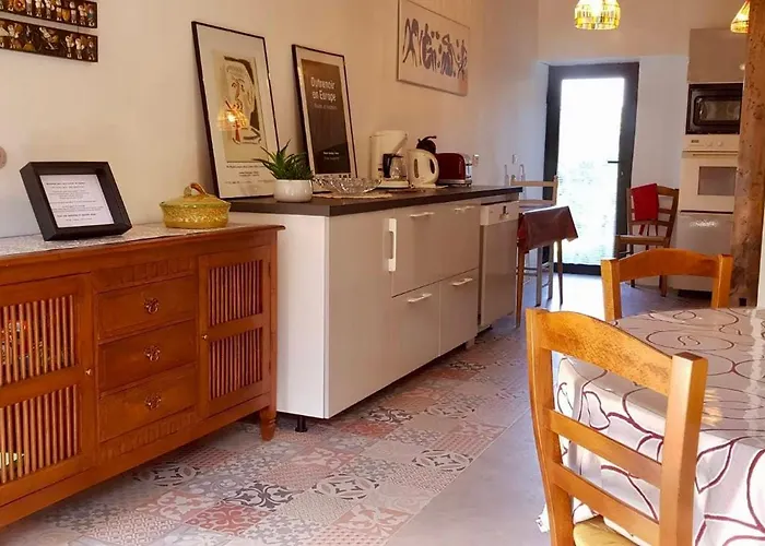 Ferienhaus Maison De Ferme Renovee & Lumineuse - Renovated, Bright & Quiet Stone 20 Min From Rodez Flavin